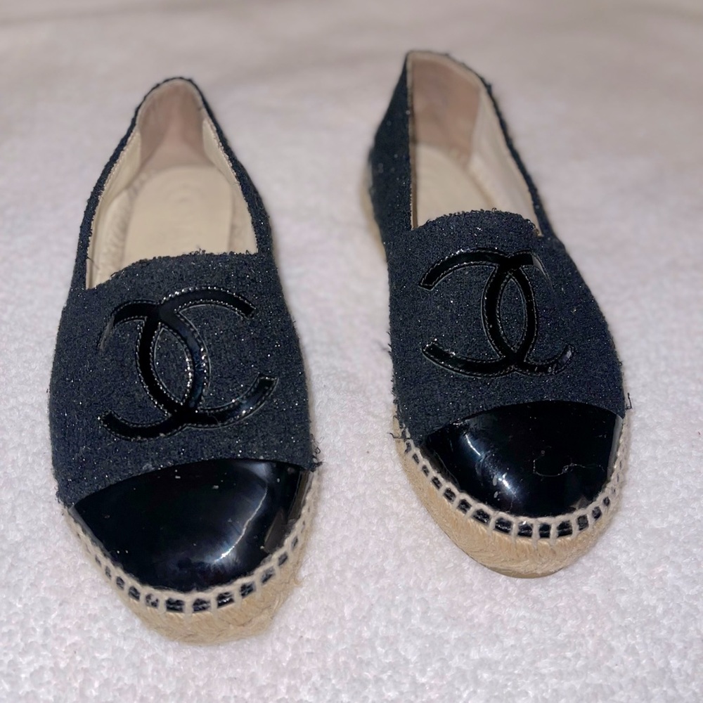 AUTHENTIC used size 35 authentic channel espadrilles patent leather shiny